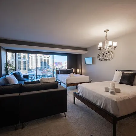 Iconic Vegas Views - 6 Comfy Beds, No Resort Fees, Center Strip!